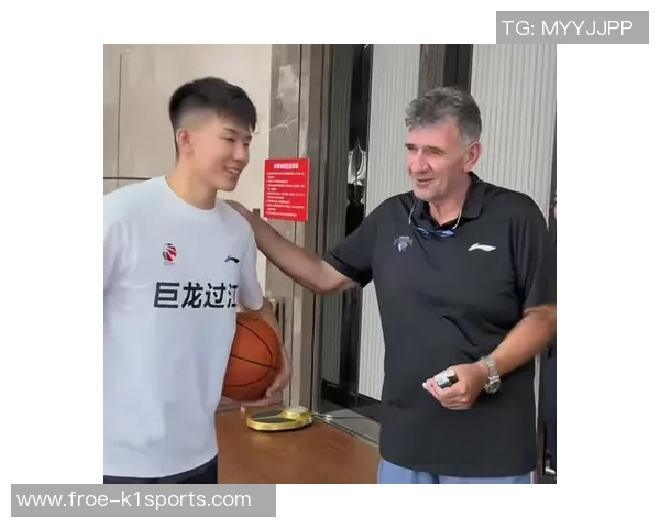 持续炒作！同曦男篮和34岁网红签试训合同 身高178